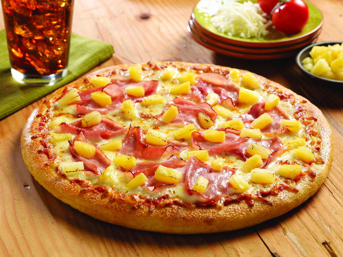 Revealed: the Secret Recipe for Hawaiian Pizza from Toronto's Famous Chef That Will Impress You!